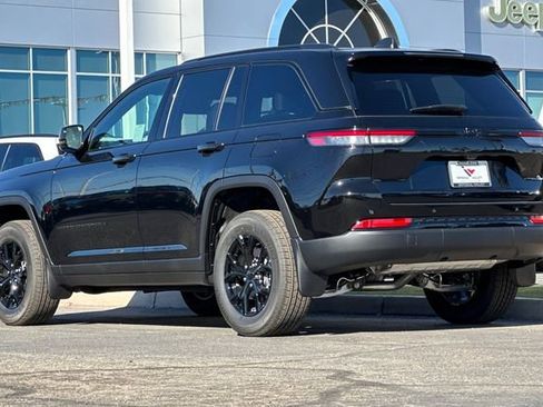 New 2025 Jeep Grand Cherokee Altitude RWD image 9