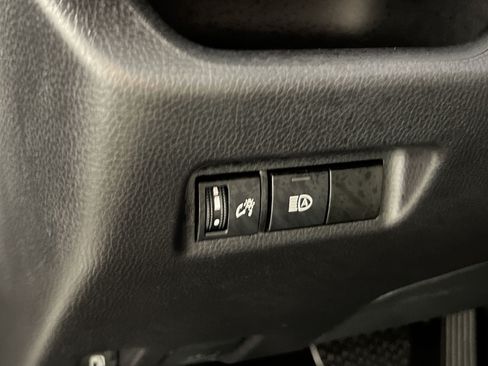 Used 2025 Toyota RAV4 XLE AWD/4WD image 31