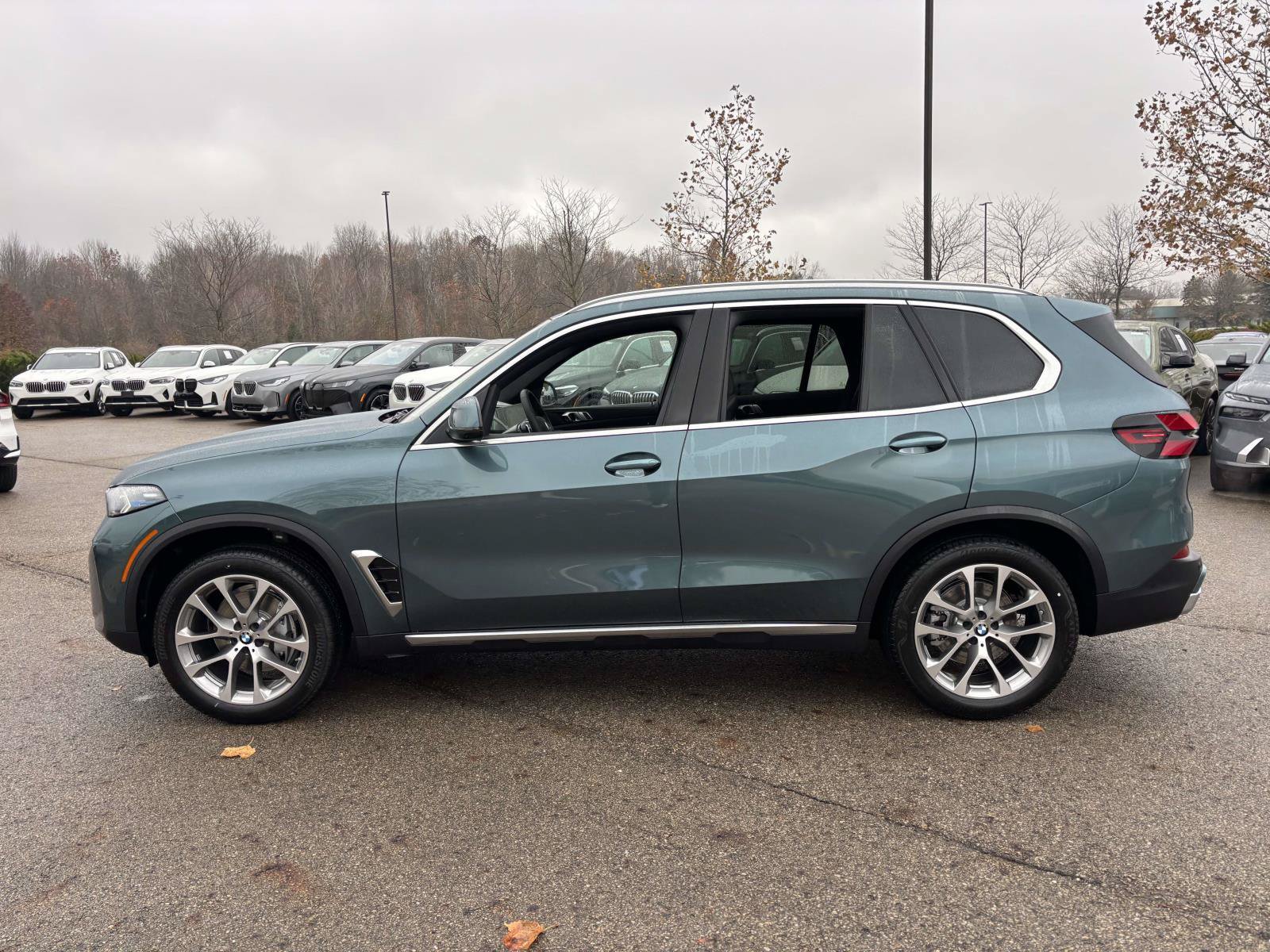 Used 2026 BMW X5 xDrive40i w/ Premium Package AWD/4WD image 4