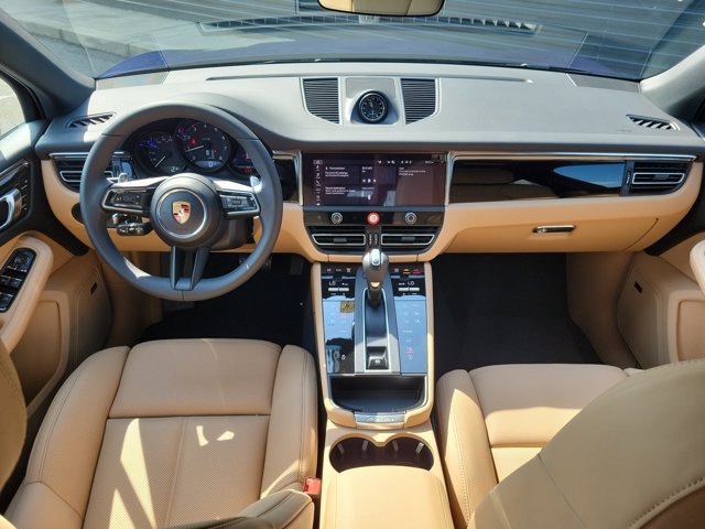 Used 2026 Porsche Macan AWD/4WD image 16