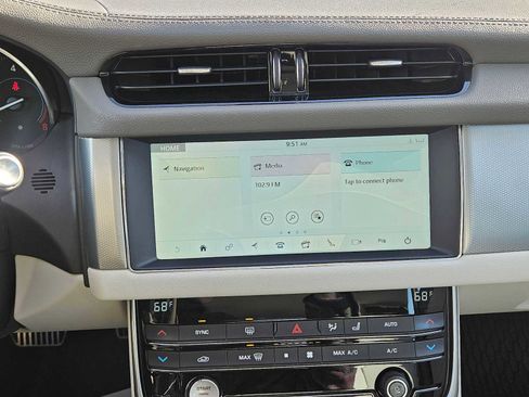 Used 2019 Jaguar XF Prestige image 60