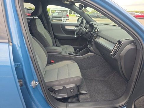 Used 2024 Volvo XC40 B5 Core AWD/4WD image 9