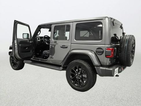 Used 2025 Jeep Wrangler Unlimited Sahara AWD/4WD image 16