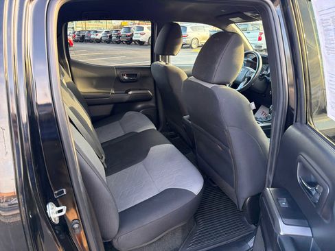 Used 2023 Toyota Tacoma TRD Off-Road w/ Technology Package AWD/4WD image 27