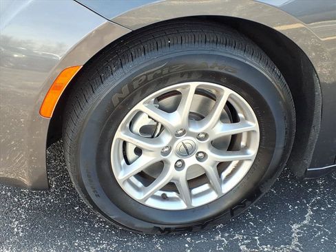 Used 2023 Chrysler Voyager LX image 32