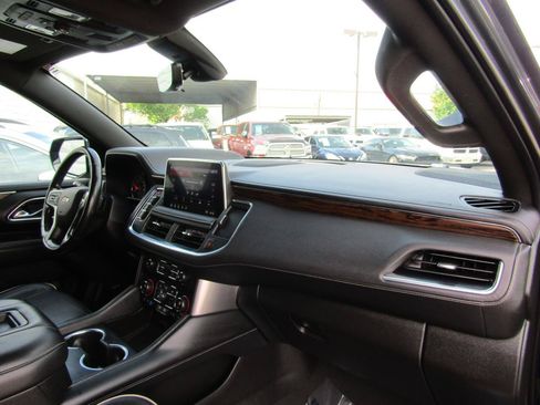 Used 2021 Chevrolet Suburban Premier w/ Premium Package AWD/4WD image 12