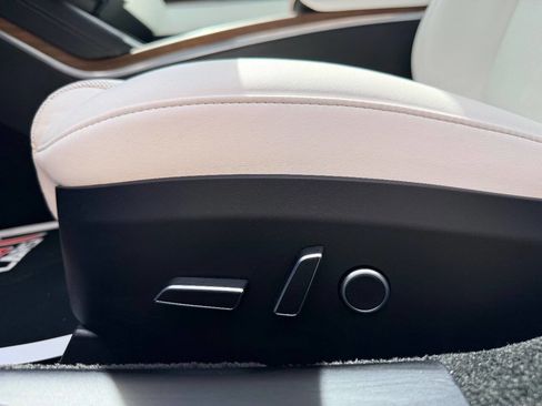 Used 2022 Tesla Model S image 16