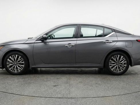 Used 2025 Nissan Altima 2.5 SV FWD image 5