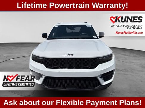 Used 2024 Jeep Grand Cherokee Altitude AWD/4WD image 3