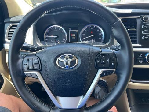 Used 2017 Toyota Highlander XLE w/ Protection Package #3 AWD/4WD image 17