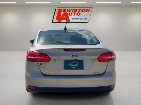 Used 2015 Ford Focus SE w/ SE Cold Weather Package FWD image 4