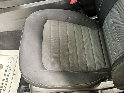 Used 2019 Ford Edge SE image 18