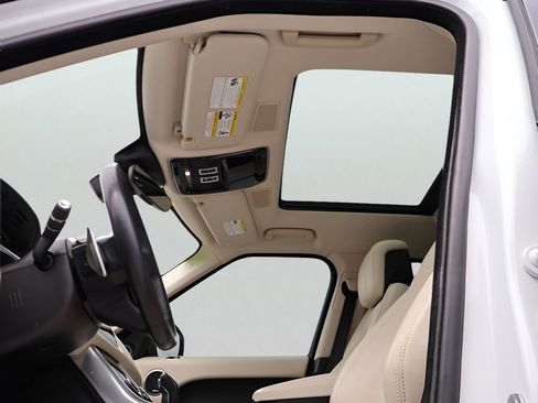 Used 2021 Land Rover Range Rover Sport HSE Silver Edition image 37