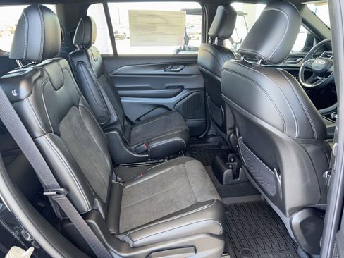 New 2025 Jeep Grand Cherokee L Altitude image 16