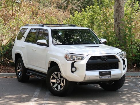 Used 2017 Toyota 4Runner TRD Off-Road Premium AWD/4WD image 2