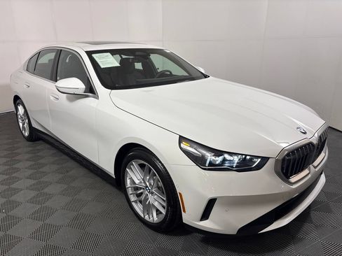 Certified 2024 BMW 530i w/ Premium Package RWD image 4