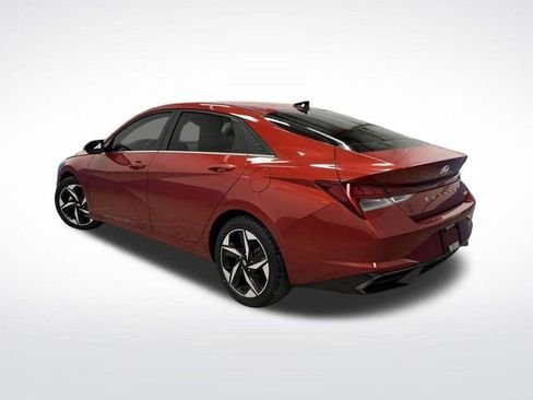 Used 2021 Hyundai Elantra Limited image 3