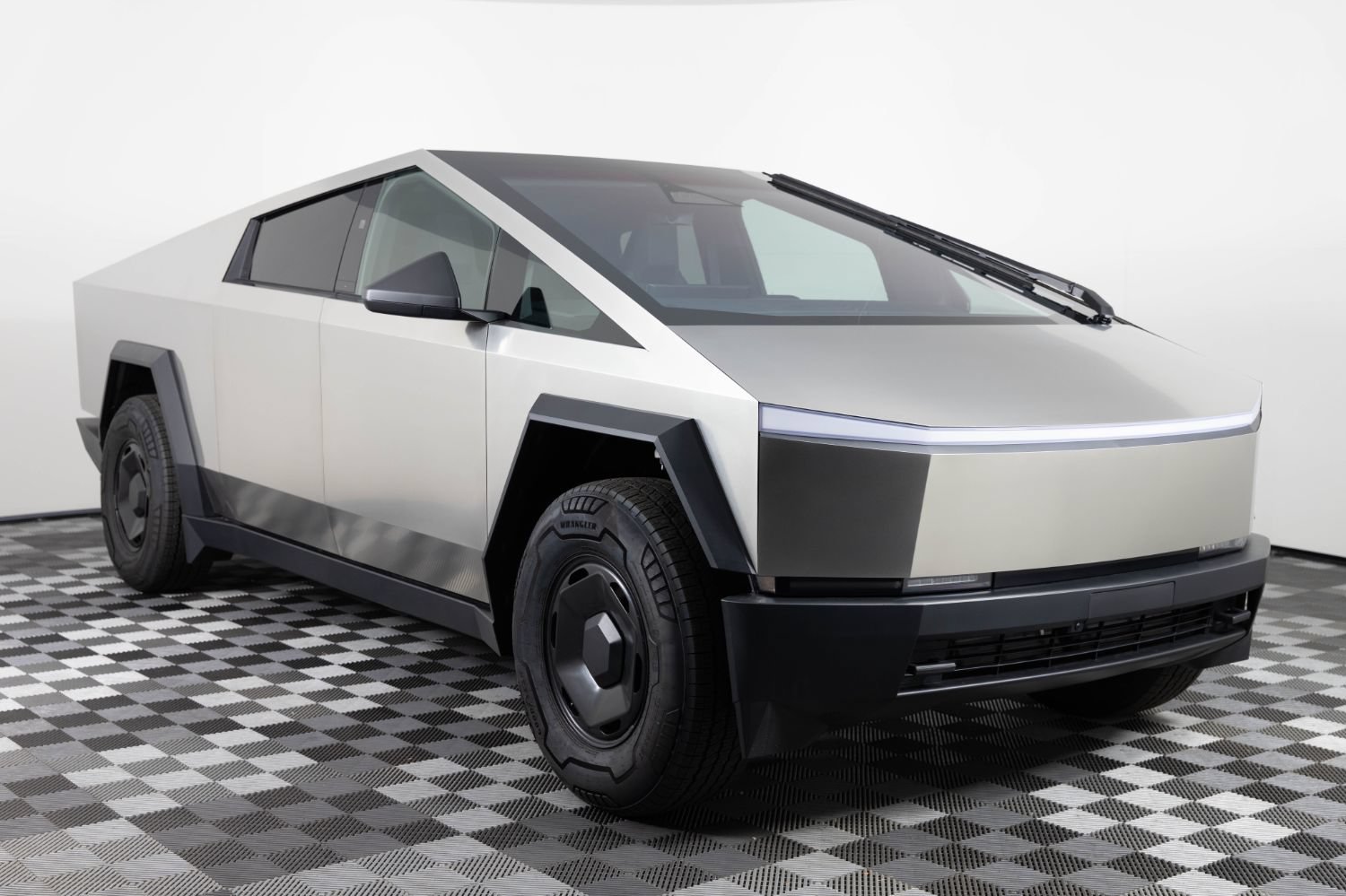 Used 2026 Tesla Cybertruck AWD Crew Cab image 10