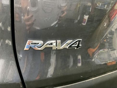 Used 2025 Toyota RAV4 XLE AWD/4WD image 31