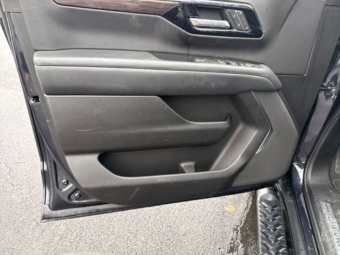 Used 2025 Chevrolet Tahoe Z71 image 12