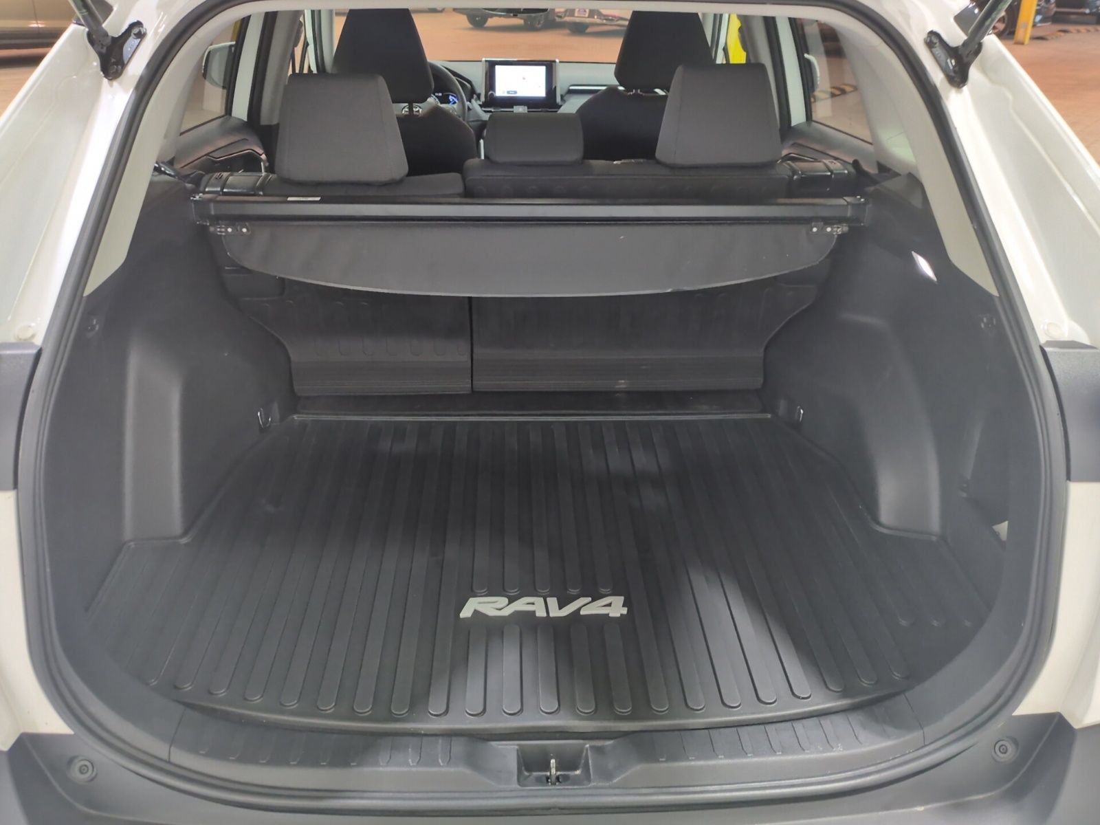 Used 2024 Toyota RAV4 XLE AWD/4WD image 13