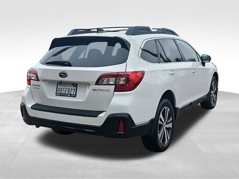 Used 2018 Subaru Outback 2.5i Limited image 3