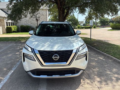 Used 2023 Nissan Rogue Platinum FWD image 2