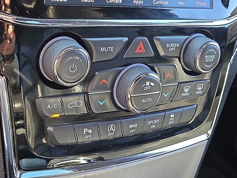 Used 2019 Jeep Grand Cherokee Limited image 17