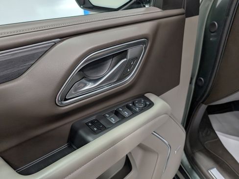 Used 2024 GMC Yukon SLT w/ SLT Luxury Package image 15