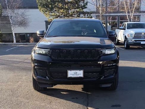 New 2025 Jeep Grand Cherokee L Laredo image 4