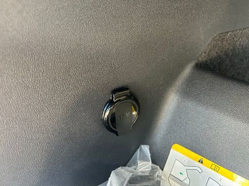 Certified 2025 Volkswagen Tiguan S image 43