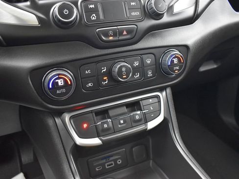 Used 2023 GMC Terrain SLT image 17