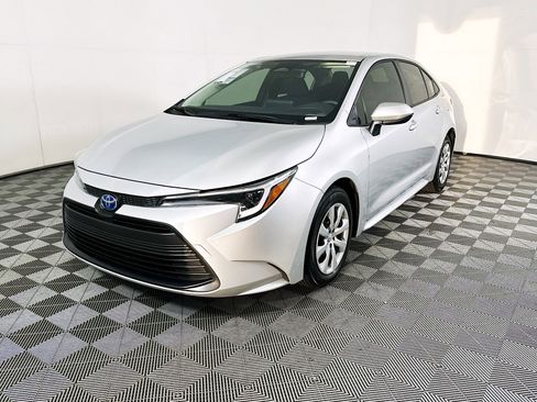 Used 2025 Toyota Corolla LE FWD image 7