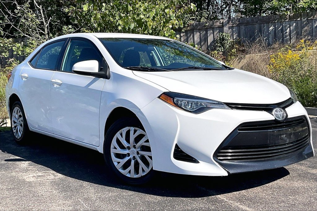 Used 2018 Toyota Corolla LE FWD image 1