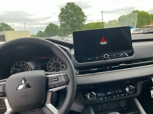 New 2026 Mitsubishi Outlander LE FWD image 25