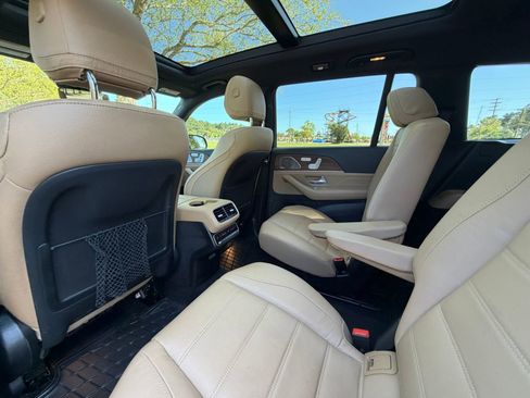 Used 2024 Mercedes-Benz GLS 580 4MATIC image 15