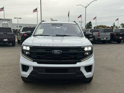 Certified 2025 Ford Expedition Active image 9