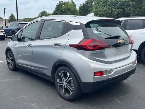 Used 2017 Chevrolet Bolt Premier w/ Driver Confidence II Package FWD image 4
