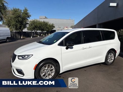Used 2024 Chrysler Pacifica Touring-L FWD image 1