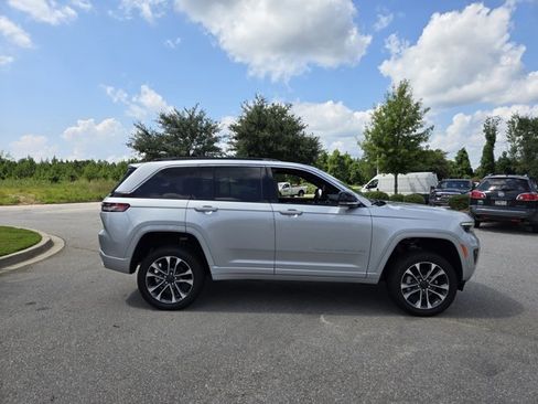 New 2025 Jeep Grand Cherokee Overland AWD/4WD image 4