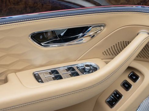 New 2026 Bentley Flying Spur Plug-In Hybrid image 16