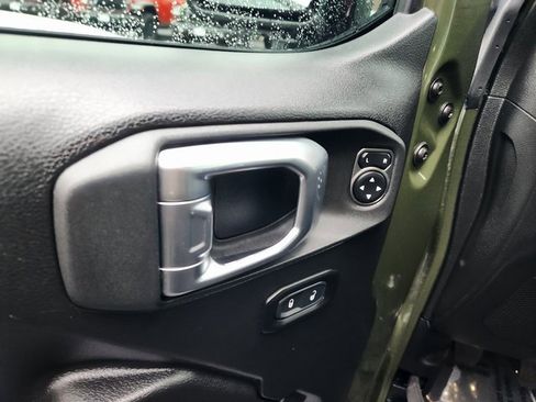 Used 2023 Jeep Gladiator Rubicon w/ LED Lighting Group image 11