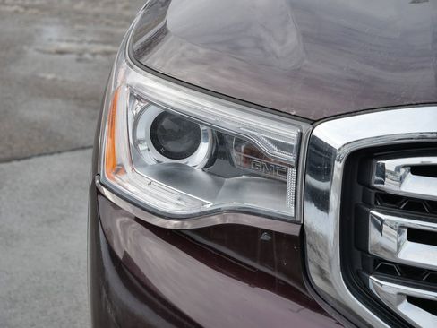 Used 2017 GMC Acadia SLT image 3