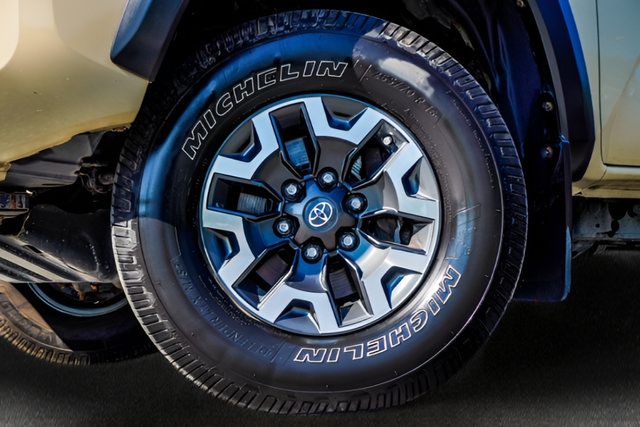 Used 2019 Toyota Tacoma TRD Off-Road w/ Technology Package AWD/4WD image 30