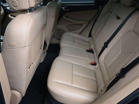 Used 2019 Porsche Macan image 19