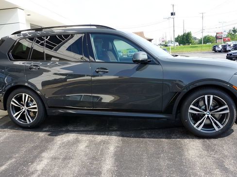 New 2027 BMW X7 xDrive40i w/ M Sport Package AWD/4WD image 3