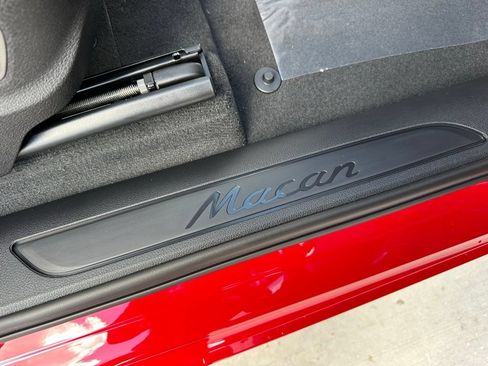 Certified 2026 Porsche Macan AWD/4WD image 22