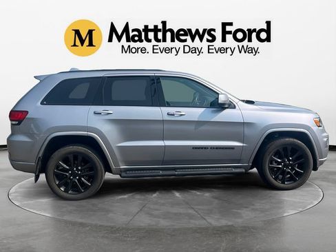 Used 2021 Jeep Grand Cherokee Laredo X AWD/4WD image 6