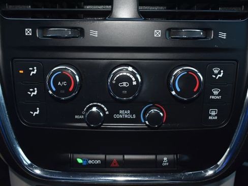 Used 2019 Dodge Grand Caravan SXT FWD image 26