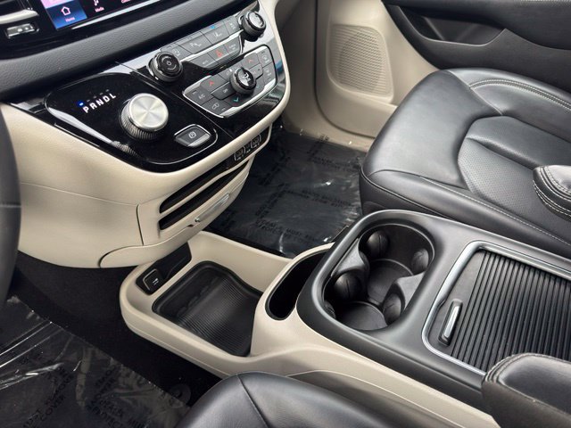 Used 2023 Chrysler Pacifica Touring-L FWD image 22